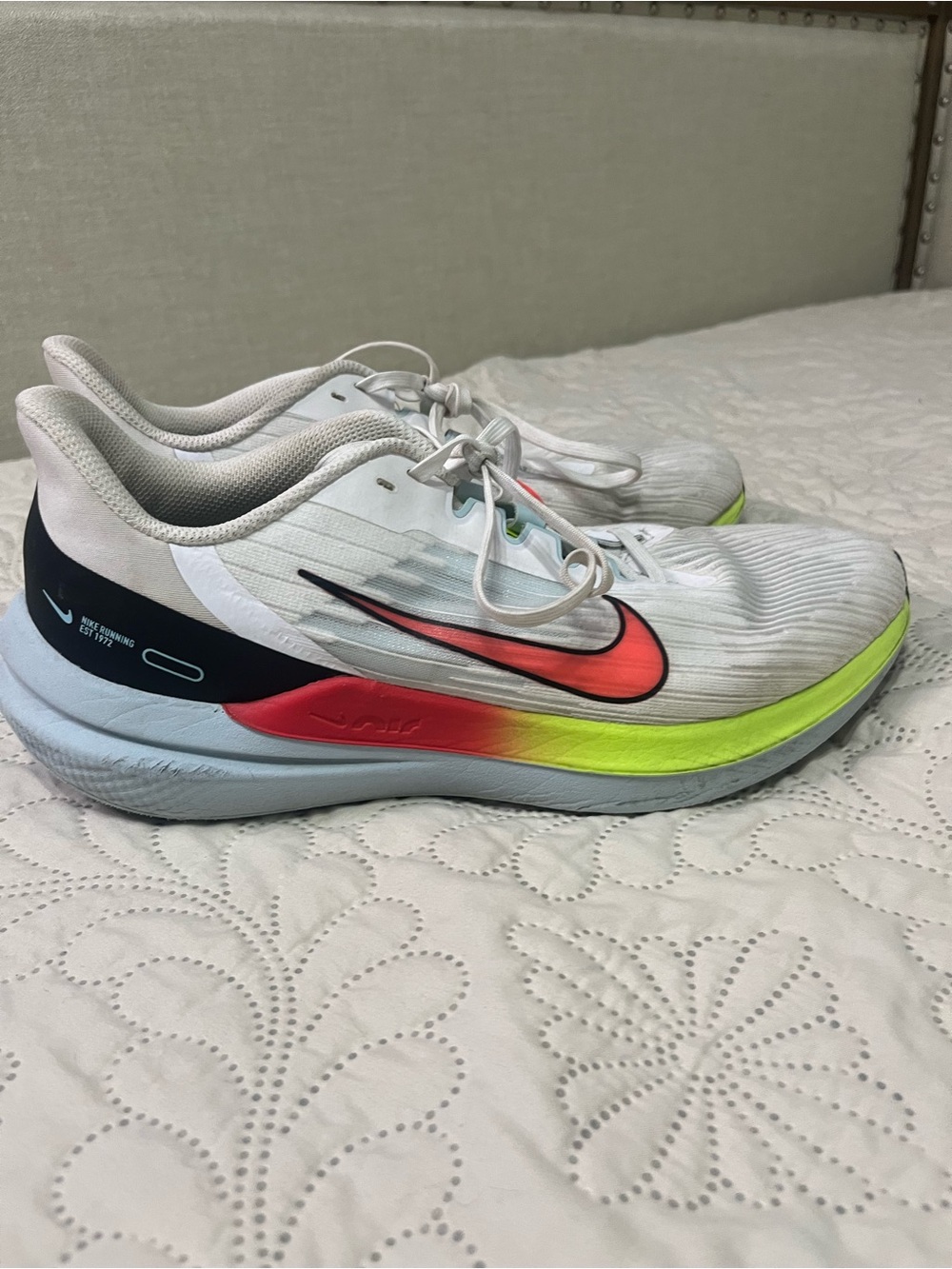 Nike Womens Air Winflo 9 100 White Running Shoes - Size 10.5